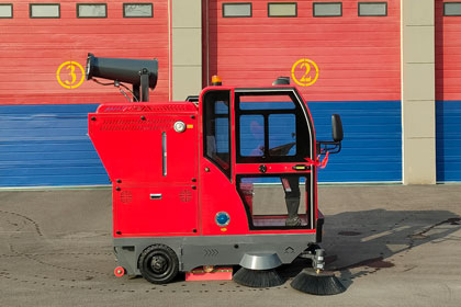 枣庄消防购入莱特LT-G26型扫地车 科技赋能优化运维 定制红彰显消防本色